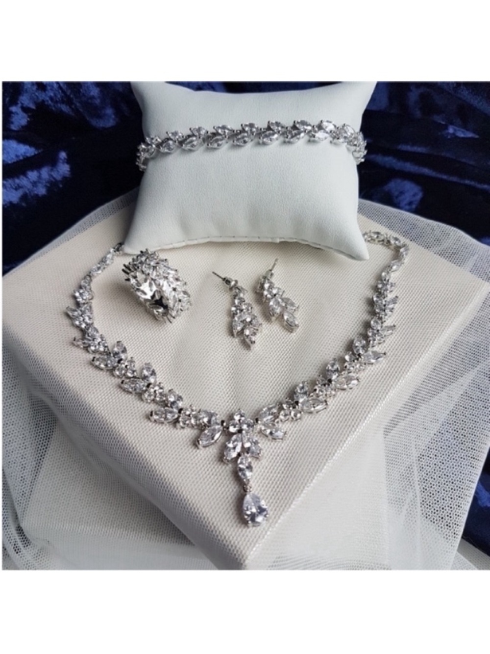 Swarovski Elements Platinum Marquis Teardrop Leaf Necklace & Earrings SET - Picture 13 of 16